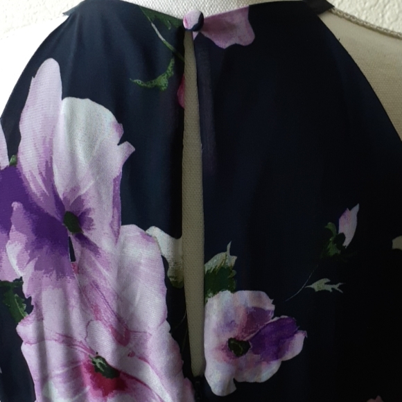 VINCE CAMUTO  GORGEOUS  FLORAL DRESS - Picture 3 of 8